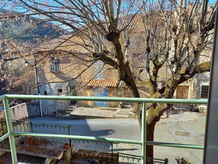 Comps Sur Artuby, Le Tilleul Et Le Four, Jabron Bagian luar foto